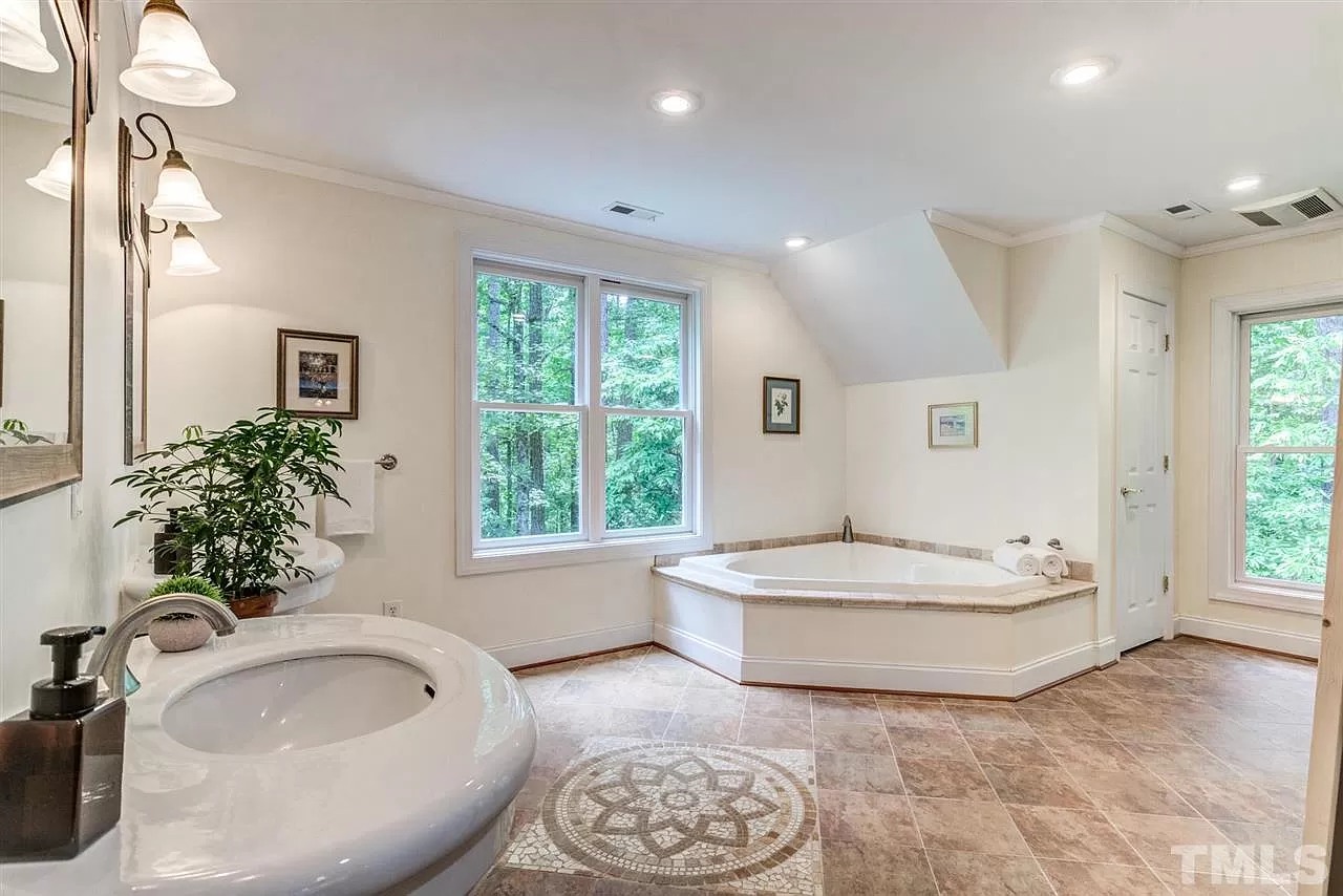 Campbell Woods upstairs bathroom 1